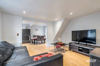 Op zoek naar een gezellige eerste woning of een interessante vastgoedinvestering? Deze in 2019 gerenoveerde rijwoning in Oudenaarde combineert een praktische indeling met drie slaapkamers en een gunstig EPC-label C. Een ideale opportuniteit voor starters of investeerders!<br /><br />De woning beschikt over een bewoonbare oppervlakte van 109 m² en is gelegen op een perceel van 50 m².<br /><br />Dankzij de centrale ligging in Oudenaarde bevinden winkels, scholen, horeca en andere dagelijkse voorzieningen zich in de directe omgeving.<br /><br />Op het gelijkvloers bevindt zich de aangename woonkamer met aansluitend de keuken. Daarnaast zijn er een praktische berging en een afzonderlijk toilet voorzien.<br /><br />De eerste verdieping biedt plaats aan twee slaapkamers en een badkamer, uitgerust met een ligbad, toilet en wastafelmeubel. Op de tweede verdieping bevindt zich de derde slaapkamer.<br /><br />Interesse? Neem gerust contact op met Ruben via ruben@immofrancois.be of 0479 60 36 94 voor meer informatie of een bezoek ter plaatse.<br /><br />Denk je eraan om zelf een woning in Oudenaarde of omgeving te verkopen? Contacteer Ruben vrijblijvend voor een gratis waardebepaling.<br /><br />