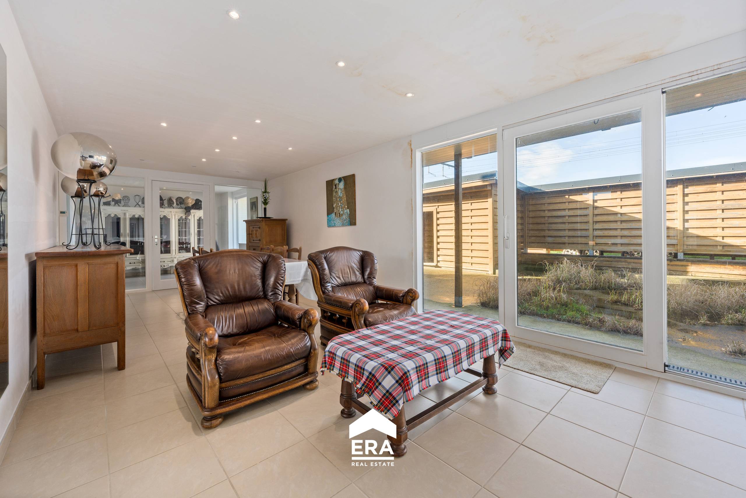 Zeer ruime open woning - totale oppervlakte van 1.263 m2 - foto 5