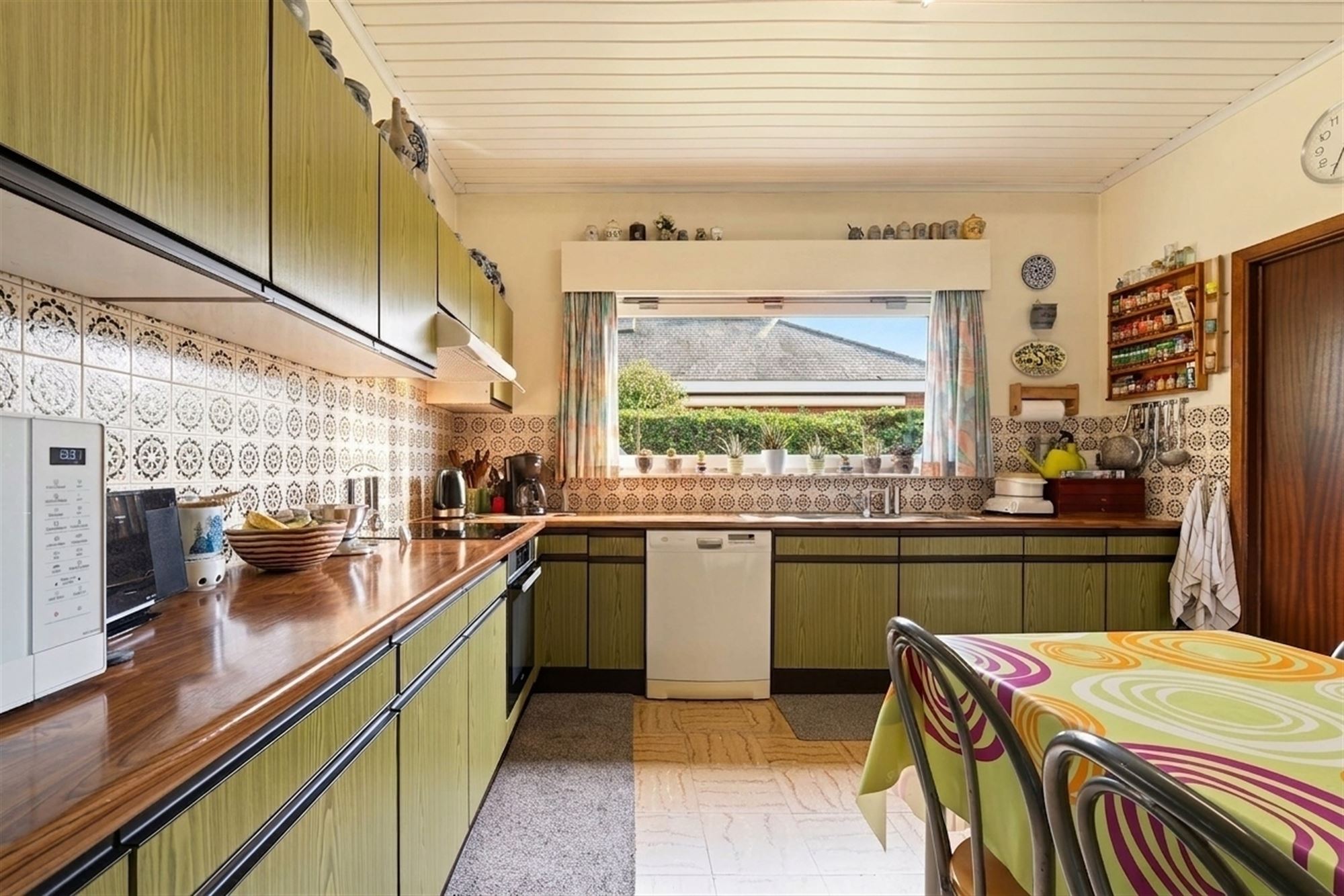 Charmante bungalow met 3 slaapkamers, ruime garage en zonnige tuin op 585m² - foto 5