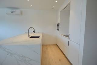 Dit prachtige nieuwbouw appartement is gelegen in Harelbeke en biedt alles wat je nodig hebt voor comfortabel en modern wonen. Het appartement...