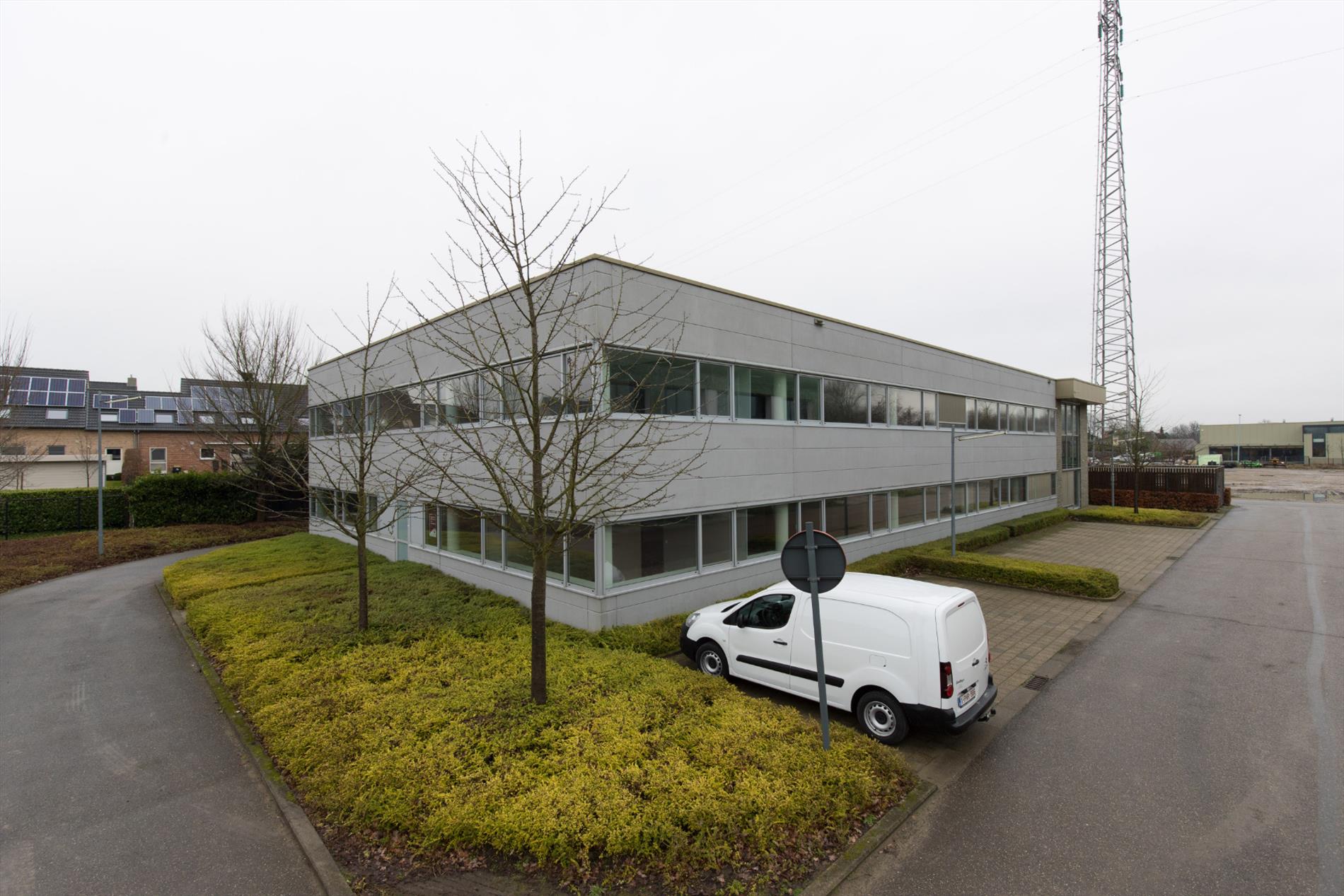 TE HUUR: kantoor van 800 m² - foto 1