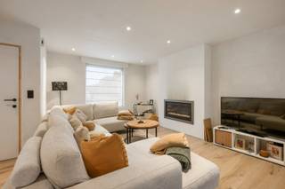 - Maison d'angle avec un emplacement central à Koolskamp : Place du village 18- Étiquette énergétique B, UC : 3787535- Grand séjour avec cheminée au...