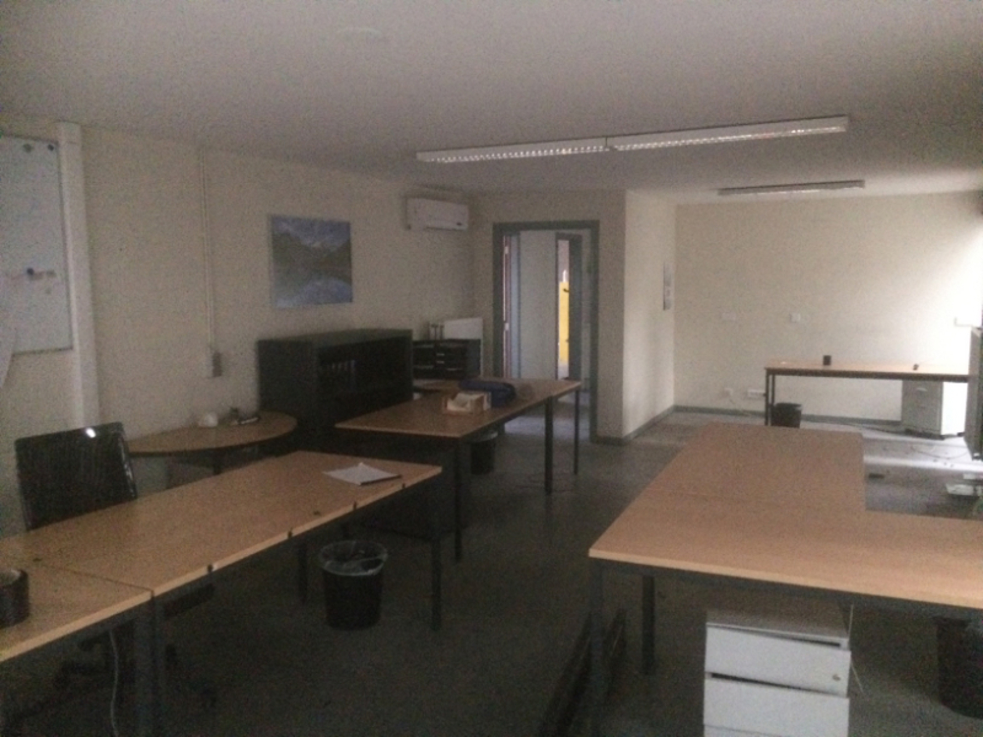 Te huur opslagruimte +/-740m² vrije hoogte 8 m kantoor 183 m² WC - kantine Achêne ( Ciney) - foto 5