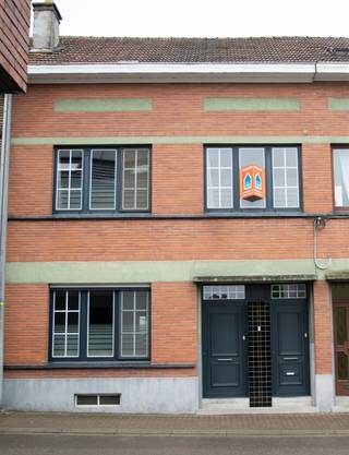 Deze rijwoning met 3 slaapkamers is gelegen in hartje Hoegaarden, in een rustige straat, op wandelafstand van de plaatselijke winkels en horeca.De...