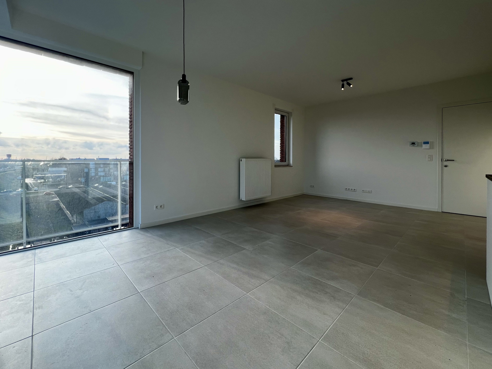 Splinternieuw 2 slaapkamer appartement nabij het station - foto 3