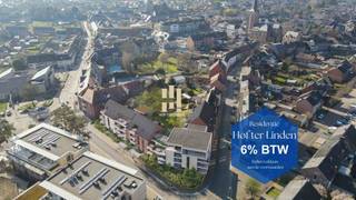 Graag meer info? Bel Ilona op 0477 64 01 17.<br />Neem alvast een kijkje op onze website: https://www.vercammenwoonprojecten.be/nieuwbouwproject/residentie-hof-ter-linden-appartementen-te-koop-kloosterstraat-wijkstraat-centrum-3590-diepenbeek/<br /><br />Ontdek de stijlvolle en hoogkwalitatieve nieuwbouwappartementen in Hof ter Linden: één van de meest exclusieve woonprojecten op een gegeerde toplocatie in het centrum van Diepenbeek.<br /><br />Vanuit Diepenbeek ligt heel wat leuks aan uw voeten: shoppen en cultuur in Hasselt, Genk of Bilzen, het wereldvermaarde “Fietsen door het water” in Bokrijk, de zoete geur van Haspengouw, het kasteel van Alden Biesen en het Nationaal Park Hoge Kempen.<br /><br />Dankzij haar centrale ligging is uw nieuwe thuis langs alle windrichtingen vlot bereikbaar voor al het moois dat Limburg en Vlaanderen te bieden hebben. De op- en afrit van de autosnelweg E313 liggen vlakbij en ook met de bus of trein is Diepenbeek, met een eigen treinstation vlot te bereiken.<br /><br />De royale leefruimtes geven een magistrale blik over de centrale binnentuin. De hedendaagse architectuur is een samenspel van een lichte gevelstructuur en warm getinte stijlelementen. De hoofdzaak in dit project is dat we kwalitatief energievriendelijk wonen combineren met een afwerking op maat en helemaal naar uw smaak.<br /><br />TROEVEN:<br />- Exclusief woonproject met een vernieuwende en hoogwaardige klasse-architectuur<br />- Toplocatie in centrum Diepenbeek met prachtig nieuw aangelegde groene omgeving<br />- Luxueuze, lichtrijke appartementen met ruime leefterrassen <br />- Een uitstekend wooncomfort dankzij vooruitstrevende technieken<br />- Kwalitatief afgewerkte nieuwbouwappartementen met eigen persoonlijke touch<br />- Energiezuinige nieuwbouwproject met gebruik van duurzame bouwmaterialen en technieken<br />- Hoogkwalitatieve afwerking op maat, naar eigen smaak en budget<br />- Persoonlijke adviesverlening en gratis begeleiding interieurarchitect inzake keuzes indeling en materialen<br />- Realisatie door ervaren bouwpromotoren Vercammen Woonprojecten, SOM Project en Group GL