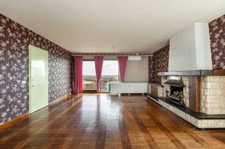 Lichtrijk 3-slaapkamerappartement met groot potentieel!Ben je op zoek naar een ruim en lichtrijk appartement dat je volledig naar eigen smaak kan...