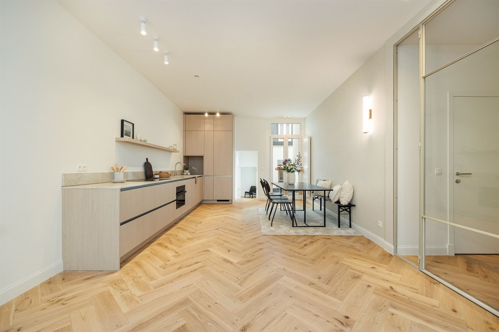 Gerenoveerd appartement met 3 slaapkamers & terras - foto 4