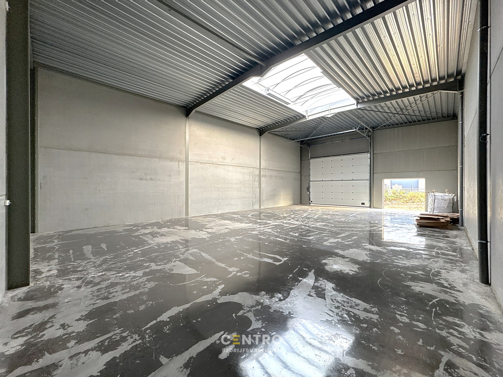 NIEUWE VOORWAARDEN: NB MAGAZIJN (307m²) TE KOOP, inclusief 2 private parkeerplaatsen op ambachtelijke zone "Schatting" te Zedelgem - foto 4