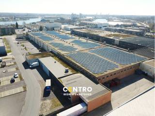 Benaderende AFMETINGEN: 25m x 100mAFWERKING: Betonnen constructie (overspanning van 25m), betonvloer, vrije hoogte: 6m, 2 laadkaden met dockshelters...