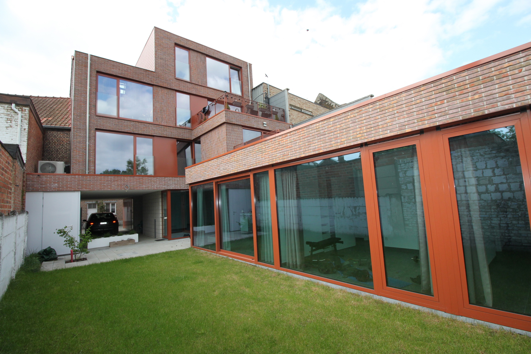 Luxe appartement met 2 slaapkamers en carportstaanplaats. - foto 2