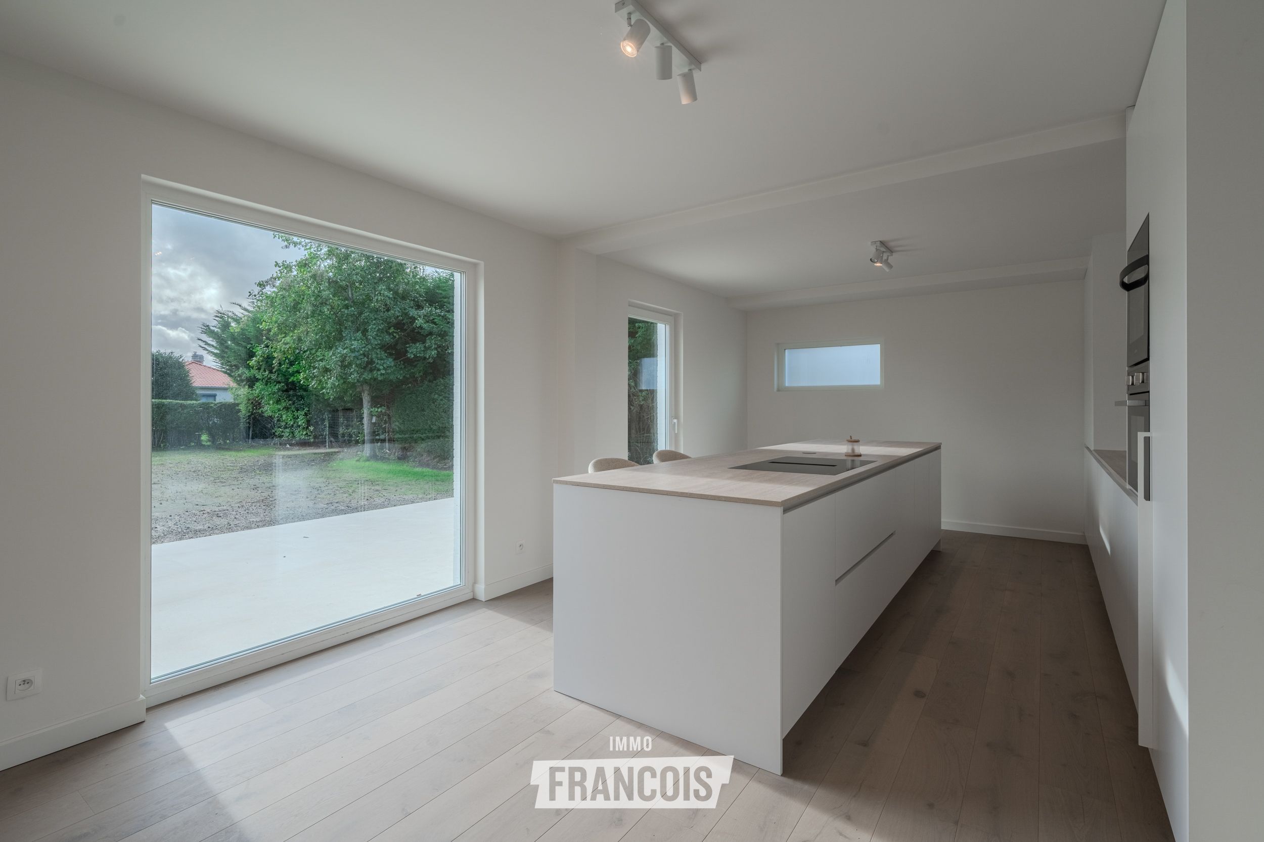 Recent gerenoveerde halfopen woning met 5 slaapkamers en ruim perceel van 633 m² in Leffinge - foto 5