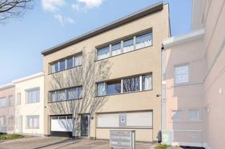 Ontdek dit lichtrijke en instapklare appartement met 2 slaapkamers gelegen in een verzorgde en rustige omgeving nabij het centrum van Wilrijk...