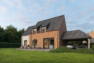 Deze stijlvolle villawoning wordt gerealiseerd op lot 3 van ons nieuwe woonproject in De Pinte. De woning bevindt zich op een ruim perceel en combineert rust, ruimte en een uitstekende ligging vlak bij alle voorzieningen.<br /><br />Binnen geniet je van een lichtrijke leefruimte, een volledig ingerichte keuken en badkamer, 4 ruime slaapkamers en een praktische indeling die maximaal wooncomfort garandeert. Buiten beschik je over een mooie tuin met terras en 2 carports.<br /><br />De woning wordt uitgerust met een geothermische warmtepomp, vloerverwarming, zonnepanelen en ventilatie met warmterecuperatie. Zo geniet je elke dag van een aangenaam binnenklimaat en een bijzonder laag energieverbruik.<br /><br />Danneels werkt jouw nieuwe thuis sleutel-op-de-deur af. Ook de oprit, wandelpaden, het terras en de tuinomheining met haag zijn inbegrepen. De afwerking kies je zelf bij onze partners, met begeleiding van onze klantenbegeleider.