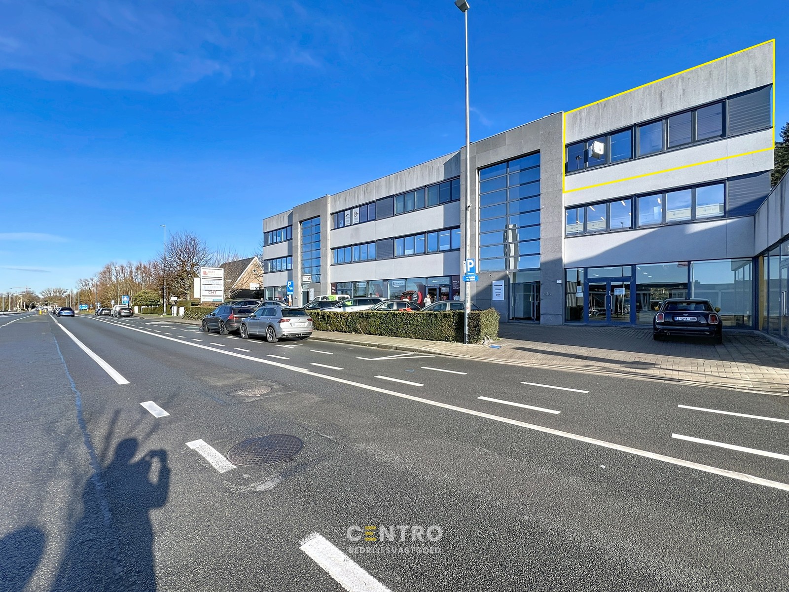 Instapklare kantoorruimte 175m² met perfecte VISIBILITEIT aan 't Hoge - opsplitsbaar. - foto 2