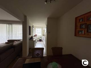 <p><span>Ideaal gelegen 2-slaapkamer appartement met 2 terassen</span></p><p><span>Dit ruime appartement is gelegen aan de Fruithoflaan in Berchem, op een gunstige locatie nabij winkels, scholen, openbaar vervoer en belangrijke invalswegen. Dankzij de centrale ligging bevinden is er ook een vlotte verbinding naar antwerpen en omliggende gemeenten. Ook voor wie gebruikt maakt van het openbaar vervoer biedt deze locatie een goede bereikbaarheid.</span></p><p><span> </span></p><p><span>Leefruimte & Keuken:</span></p><p><span>De ruime leefruimte biedt voldoende lichtinval dankzij de groote raampartij. De halfopen keuken geeft een aangenaam en levendig zicht op de fruithoflaan. Zowel de keuken als de woonkamer bieden toegang tot het zonnig terras.</span></p><p><span>De keuken is volledig geintstalleerd, uitgerust met koelkast, vaatwasser, oven en kookvuur.</span></p><p><span> </span></p><p><span>Slaapkamers & Badkamer:</span></p><p><span>Het appartement beschikt over twee ruime slaapkamers. Éen van de slaapkamers heeft toegang tot een tweede terras achteraan het appartement. De badkamer is voorzien van een regendouche en dubbele lavabo. </span></p><p><span> </span></p><p><span>Kelder</span></p><p><span>Bij het appartement hoort een privatieve kelderberging.</span></p><p><span> </span></p><p><span>Huurprijs, Kosten & Beschikbaarheid:</span></p><p><span>Huurprijs: €1050,00/maand</span></p><p><span>Provisie: €150,00/maand (incl water, verwarming en gemeenschappelijke kosten)</span></p><p><span>Beschikbaarheid: 01/01/2027</span></p><p><span> </span></p><p><span>Extra Troeven:</span></p><p><span>- Terras aan voor- en achterkant</span></p><p><span>- Privatieve kelderberging</span></p><p><span>- Vernieuwde ramen</span></p><p><span>- Veiligheidsdeur</span></p><p><span> </span></p><p><span> </span></p><p><span> </span></p>