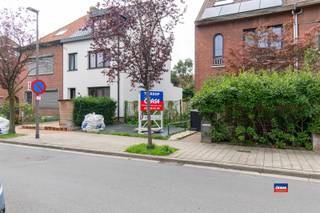 <p><span>HOBOKEN | BOUWGROND VOOR GESLOTEN BEBOUWING OP EEN TOTALE OPPERVLAKTE VAN 193 m² |</span></p><p><span>6 meter breed en 32 meter diep.</span></p><p><span>Gelegen in een rustige gezellige woonwijk, in de nabijheid van winkels, scholen en openbaar vervoer.</span></p>