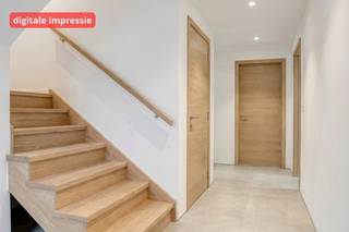 Welkom in deze moderne open bebouwing, prachtig gelegen langs de Looikensweg op een perceel van 10a 58ca. Met een netto bewoonbare oppervlakte van maar liefst 265m² geniet u hier van een zee aan ruimte. Deze woning combineert een duurzame structuur met een eigentijdse architectuur en biedt u de ideale basis om uw droomwoning volledig naar eigen smaak verder af te werken. <br /><br />De inkomhal bevindt zich op straatniveau en leidt u naar de hal met gastentoilet en vestiaire op de eerste verdieping. Deze geeft toegang tot de berging, de bureauruimte en de woonkamer. In de ruime eet- en woonkamer geniet u van veel lichtinval. De eetkamer sluit aan op een voorziene keuken, die u nog kunt personaliseren. <br /><br />Op de tweede verdieping bevinden zich twee comfortabele slaapkamers, waarvan één met dressing. U heeft de mogelijkheid om een derde slaapkamers te creëren. De badkamer is gedeeltelijk afgewerkt en kan verder ingericht worden volgens uw eigen stijl en wensen. Kranen en wasbakken zijn reeds aanwezig. <br /><br />Deze bel-étagewoning biedt inpandig parkeerplaats voor twee wagens. Daarnaast is de kelder ideaal voor wie extra opbergruimte of een hobbykamer kan gebruiken. <br /><br />Dankzij het royale perceel geniet u hier van een groene, open omgeving met tal van mogelijkheden voor tuinliefhebbers of gezinnen die houden van buitenruimte.<br /><br />Bent u op zoek naar een solide woning met moderne uitstraling en de vrijheid om zelf de finale afwerking te bepalen? Dan is dit pand zeker het ontdekken waard. Neem gerust contact op voor meer informatie of een bezoek.