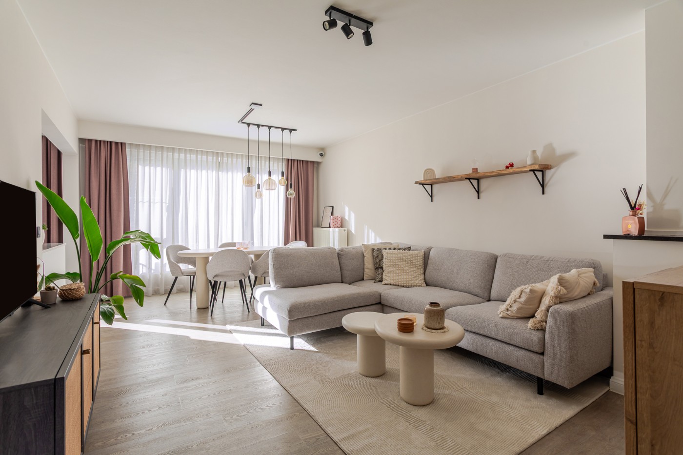 Prachtig gerenoveerd appt. met 2 slpk. en balkon op toffe locatie in Schoten - foto 1