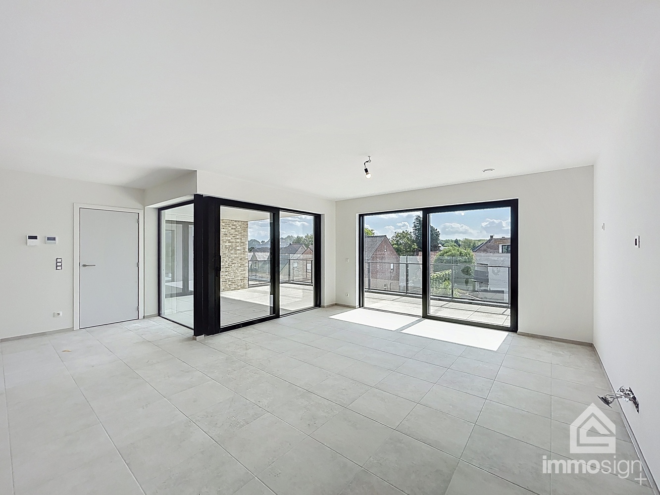 Instapklaar penthouse met 2 slaapkamers, ruim terras, 2 parkeerplaatsen en berging te Kinrooi - foto 4