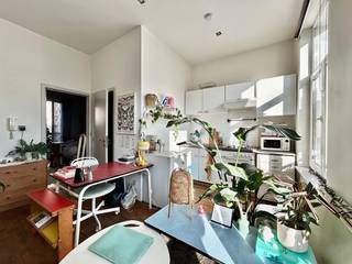 TOPLIGGING !! Leuk en licht app met 1 slaapkamer en een gezellig terras, gelegen op de tweede verdieping.<br /><br />Gezellige woon- en leefruimte voorzien van open keuken, ingericht met inbouwtoestellen (koelkast, kookplaat, warme luchtoven &amp; dampkap) Aparte slaapkamer met badkamer voorzien van ligbad/douche, lavabo en toilet. Het appartement is voorzien van planchévloeren. Prima app gelegen op het ZUID, nabij het Museum van Schone Kunsten, winkels, openbaarvervoer.<br /><br />Huurprijs €600 /mnd + € 150/ mnd incl. Alg kosten + incl provisie verwarming en water)<br />Elektriciteit, internet en tv is individueel. <br /><br />Vrij vanaf 1 mei 2026<br /><br />Inschrijvingen voor een bezoekmoment is verplicht via onderstaande link:<br />https://360.zabun.be/public/visitreservationcomponent/visitreservation.aspx?guid=EE1D0474-B180-4D82-932F-E656EF3321A7&amp;languageid=nl&amp;id=81077333&amp;c=BE