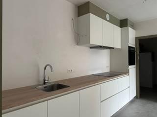 <p><span>Aankoop mogelijk aan 6% btw. Nieuwbouwappartementen in het hart van Halle-Zoersel</span></p><p><span>Ontdek deze stijlvolle nieuwbouwappartementen op een centrale ligging in Halle-Zoersel. Dankzij de nabijheid van winkels, scholen, openbaar vervoer en belangrijke invalswegen geniet u hier van een uitstekende bereikbaarheid en alle voorzieningen binnen handbereik.</span></p><p><span>De appartementen worden ontworpen met oog voor comfort, duurzaamheid en energiezuinig wonen. </span></p><p><span>* Aankoop aan 6% btw mogelijk volgens de geldende wettelijke voorwaarden.</span></p><p><span>* Ondergrondse staanplaatsen </span></p><p><span> </span></p>