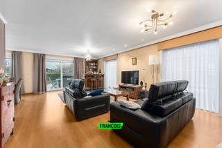 Deze charmante bungalowwoning is gelegen op een uiterst centrale én uitzonderlijk rustige locatie in Blankenberge. De woning werd volledig...