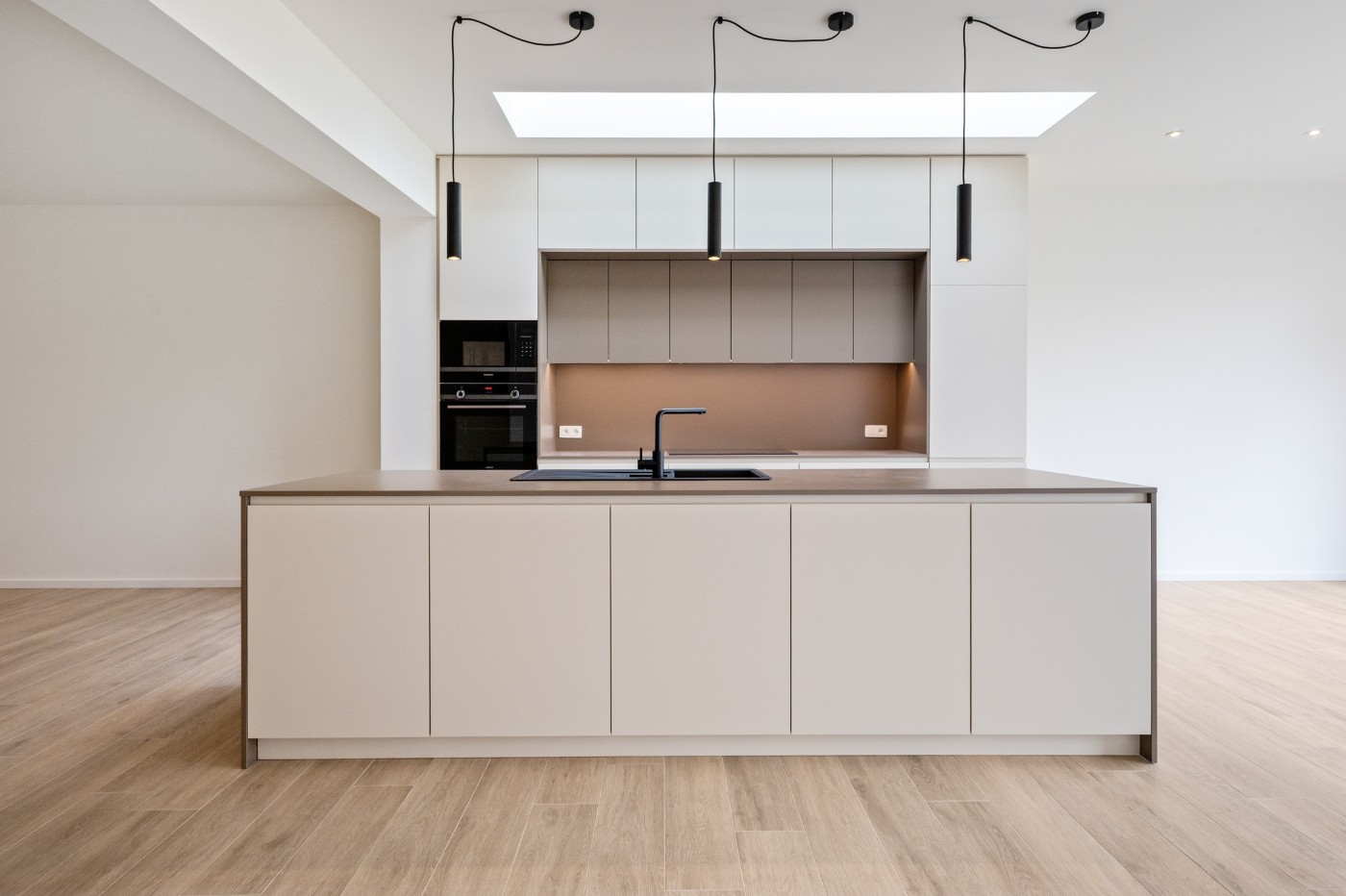 Volledig gerenoveerde, instapklare woning met 3 slpk. en grote tuin - foto 4