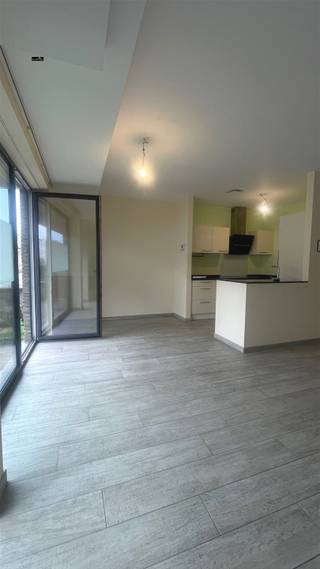 <p><span>           </span><span>Recent gelijkvloers app. met zonnige tuin.</span></p><p><span>Op zoek naar een gezellig recent gelijkvloers app.met zonnige tuin kom zeker een kijkje nemen.</span></p><p><span>Gelijkvloers met open keuken, aanpalend zonnige tuin en terras.</span></p><p><span>2 slp. ruime badkamer met inloop douche, toilet , berging.</span></p><p><span>Ben app. zeer zuinig naar verbruik toe.</span></p><p><span>mogelijk tot huren garage.</span></p><p><span>Centrale ligging</span></p><p><span>zuidgerichte voortuin</span></p><p><span>zonnepanelen</span></p><p><span>niet betalen in de lift en algemene kosten zeer laag.</span></p><p><span> </span></p><p><span>Meer info Bel 050/41.55.50</span></p>