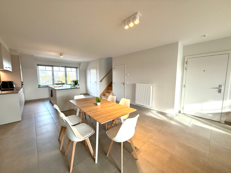 Recent duplex appartement met 2 slaapkamers, terras en garage - foto 4