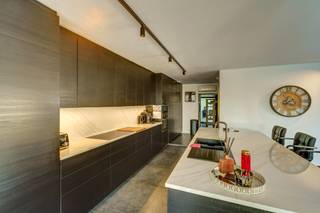 GelijkvloersDe woning beschikt over bijzonder ruime leefruimtes met twee grote woonzones die samen zorgen voor een open en aangename indeling. De...