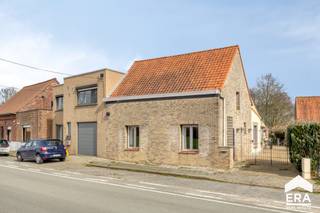 Te koop: halfopen woning in de Westkantstraat, Ruddervoorde, met een grote tuin en landelijke verzichten. Deze charmante woning biedt een conforme...