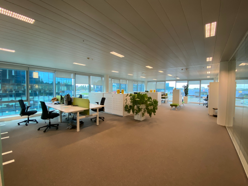 Moderne kantoren in de Blue Towers aan Ghelamco arena - photo 4