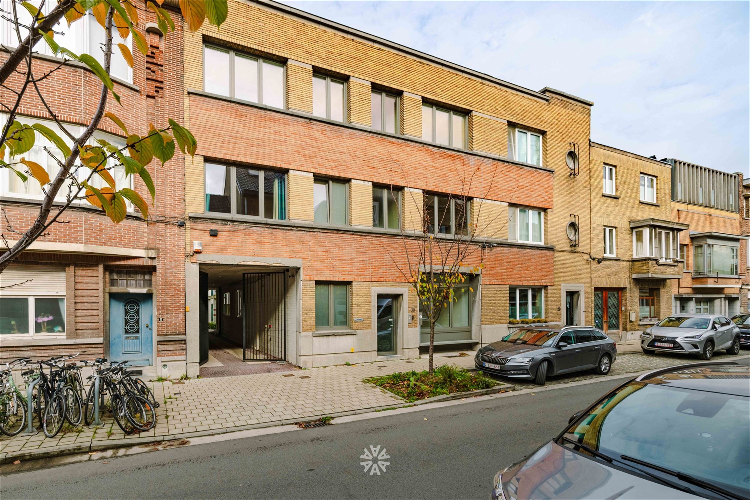 Beautiful duplex apartment after potential rezoning in convenient location - photo 1