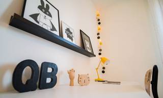 App. B21.401 in residentie CityGarden heeft 2 slpk. en is op de 4de verdieping gelegen. Het appartement (120 m²) omvat een inkom met toilet, berging, een badkamer met bad, 2 slpk., leefruimte met open keuken en grote raampartijen die uitgeven op het ruim terras. Het terras is ca. 50 m² groot en grenst bovendien aan de rustige moestuin.<br /><br />Het appartement is voorzien van vloerverwarming en warmtepomp. De verwarming gebeurt via een eigen warmtenet (KWO-systeem met warmtepomp) dat in de zomer tevens ook voor koeling zorgt. Je wagen parkeer je vlot en gemakkelijk ondergronds. <br /><br />Bij elk app. hoort een ondergrondse autostaanplaats met berging en/of garagebox. Deze dient apart bij aangekocht te worden. Verder kun je een kelderberging of oplaadpunt bijkopen.<br />Vrije keuze bij verschillende leveranciers voor de binnen afwerking (vloertegels, badkamer &amp; keuken, etc.) Meer info? Contacteer onze sales consultants Inge Vancluysen of Marisa Marasco op het nr. 011 41 33 23.