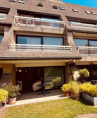 *ruime living, open geïnstalleerde keuken,hall met vestiaire,1 ruime slaapkamer,afzonderlijke wc,badkamer met douche*volwaardige zonnige terras en...