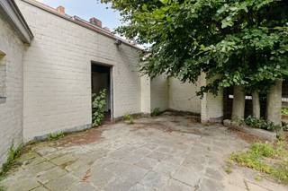 This hospitality building to be renovated offers many options for those who dream of owning their own business in a prominent location, just a...