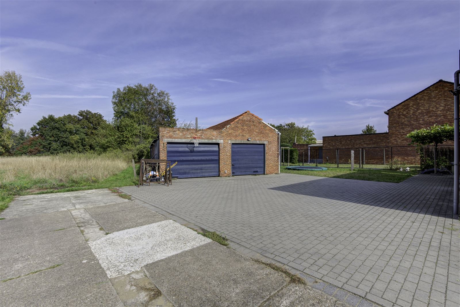 Ruime gezinswoning met groot magazijn/ werkplaats - foto 2