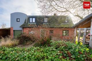 Deze karaktervolle alleenstaande woning is rustig gelegen en combineert comfort met een uitstekende bereikbaarheid. In de directe omgeving vindt...