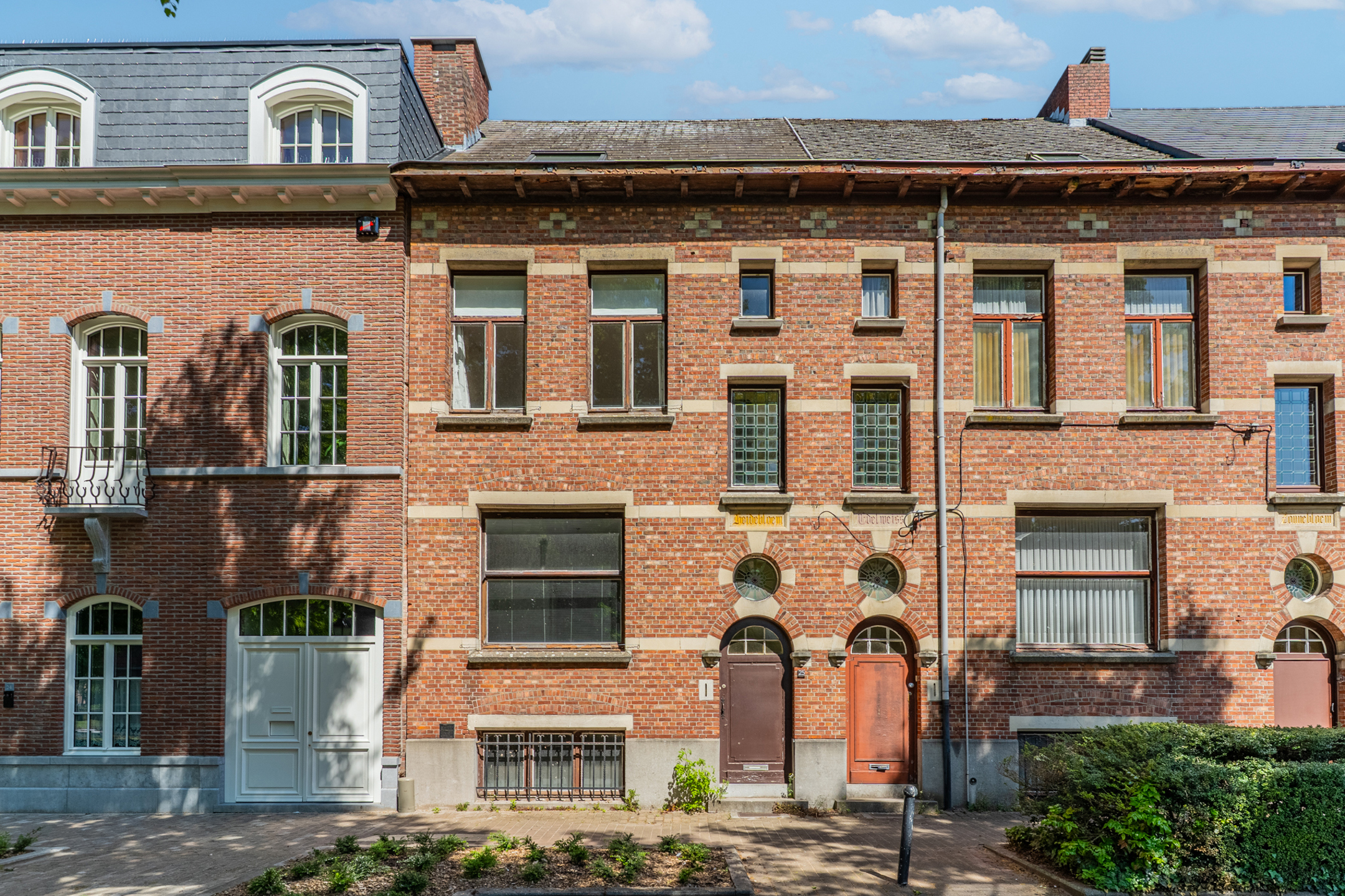 Prachtige te renoveren herenwoning met 5 slaapkamers en de mogelijkheid tot aankopen van een garage nabij - foto 4
