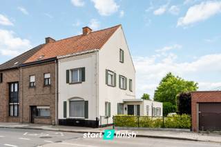 Bent u op zoek naar een woning met karakter en toekomst? Een plek waar u uw eigen stempel op kan drukken? Dit perceel heeft een grondoppervlakte...