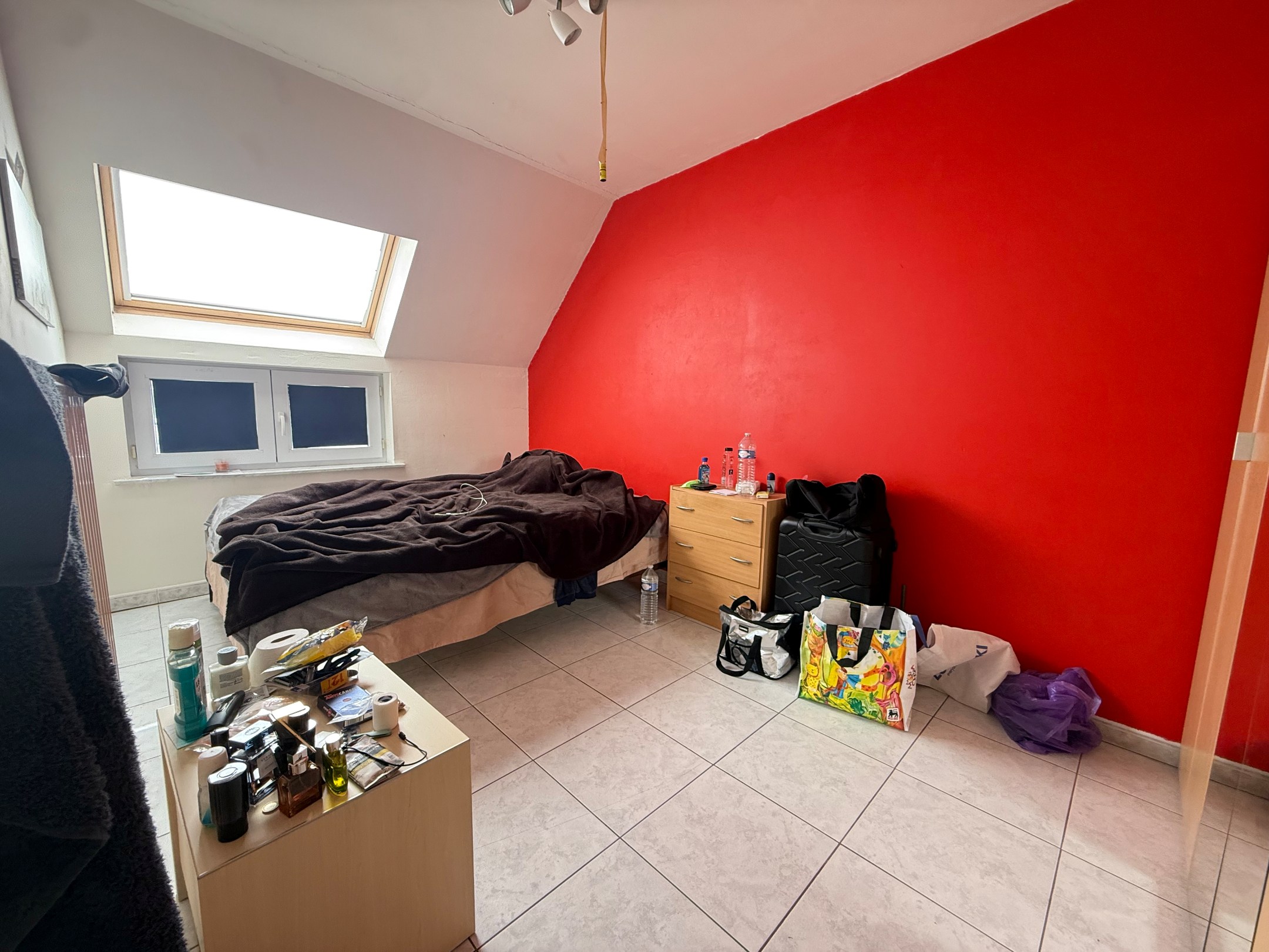 Centraal in Roeselare een twee-slaapkamerappartement! - foto 5