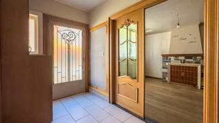 Op zoek naar een karaktervolle woning in een centrale ligging van Lokeren? Dan is deze sfeervolle gezinswoning beslist iets voor jou!De woning ligt...