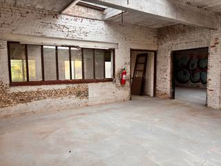 Magazijn/Atelier/staanplaats wagens, Unit M8 (250 m²) in recent gerenoveerd magazijnencomplex.In het hart van Boechout bieden wij Unit M8, een...