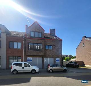  Ruim duplex appartement met 3 slaapkamers, 2 badkamers en groot terras – vlak bij het centrum Ontdek dit ruime en praktisch ingedeelde duplex...