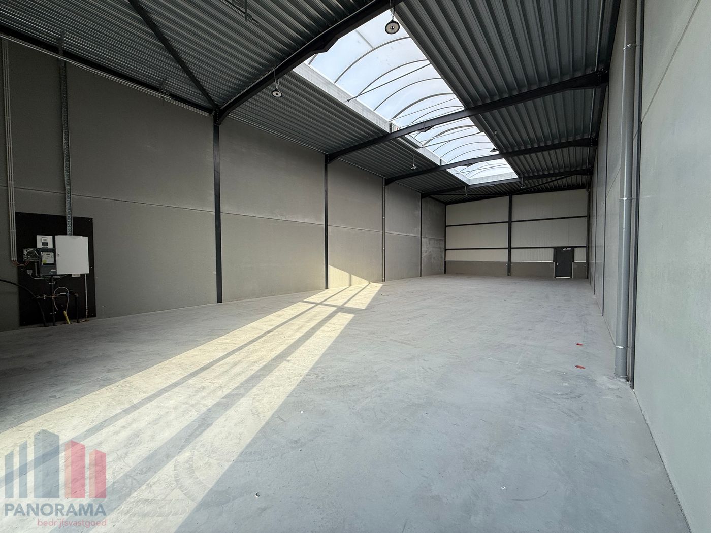 276 m² nieuwbouw KMO-unit/showroom met grote glaspartijen - photo 3
