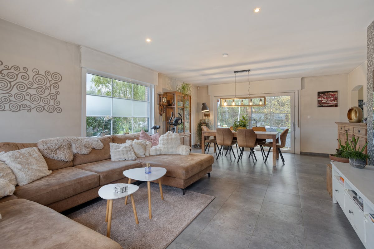 Spacieuse villa de 4 chambres avec garage double sur 1 034 m². - photo 2