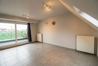 Dit lichtrijke appartement op de bovenste verdieping biedt een aangename combinatie van comfort en ruimte. Het beschikt over één slaapkamer en...