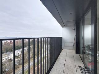 EVERE, vlakbij de NAVO. Mooi ONGEBOUWDE appartement van ± 62m² met een balkon van ± 4m², gelegen op de 8e verdieping van een gebouw uit 2017. Het...