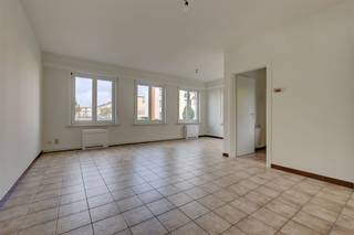 <p><span>This</span><span>second-floor</span><span> apartment</span><span> for rent is located in a quiet neighborhood near Eden Nature Park. Additional advantages are the </span><span>easy access to</span><span> the center of Antwerp, roads (A12 and E19), and a rich offer of public transport.</span></p><p><span> </span></p><p><span>The apartment is </span><span>ready to move into and </span><span>was </span><span>recently renovated. </span><span>Are you looking for an apartment with three bedrooms? Then this is undoubtedly something for you!</span></p><p><span> </span></p><p><span>Layout</span></p><p><span>- entrance hall </span></p><p><span>- bright living and dining room </span></p><p><span>- balcony</span></p><p><span>- open kitchenïequipped (hob + built-in fridge + dishwasher)</span></p><p><span>- bedroom 1</span></p><p><span>- bedroom 2 </span></p><p><span>- bathroom with walk-in shower and washbasin</span></p><p><span>- separate toilet</span></p><p><span>- storage room with washing machine connection </span></p><p><span> </span></p><p><span>Details</span></p><p><span>- immediately available</span></p><p><span>- provision 70 euro/month (including advance payment of water, block policy and maintenance.</span></p><p><span>- separate meter for electricity and gas </span></p><p><span>- 3 months rental guarantee</span></p><p><span> </span></p><p><span>Are youïinterested in this apartment for rent in Wilrijk, are you looking for other real estate or do you want to know the value of your property? Then BOLT immo is the right place for you! We will gladly help you.</span></p><p><span> </span></p><p><span> </span></p>
